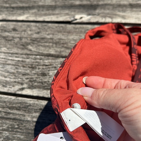 Lululemon Energy High-Neck Longline Bra Medium logo size 8 NWT sports bra Red - Picture 6 of 8